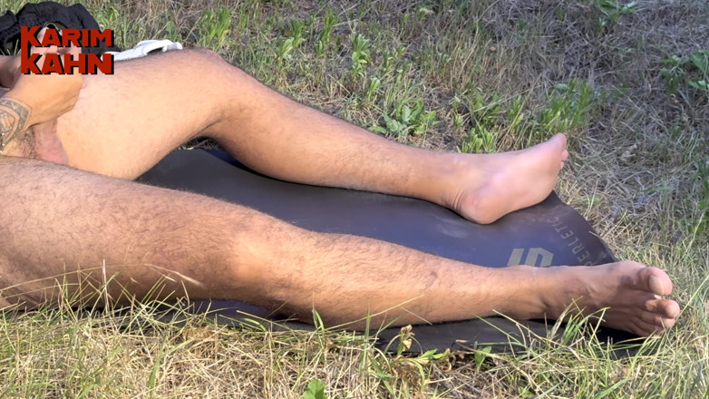 Karim Kahn: Enorme alfa árabe trouxe seus pés grandes, pau grande e bolas...