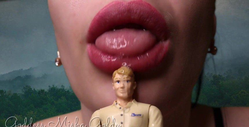 Goddess Misha Goldy: Silná a sexy obryně je hladová, a dnes malý člověk je...