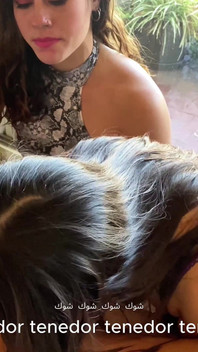 Kirli? Dağınıklık mı? Dağınıklık mı? Henüz bir şey görmediler. April ve Belle 2 litreden fazla öğürme ve salya akıtma