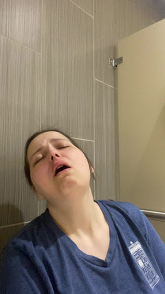 MissChrystalline: Stříkání, když je nemocná