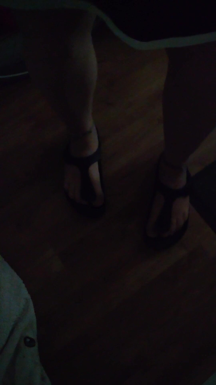 Carmen_Nylonjunge: Merdiven boşluğunda Birkenstocks ve naylon ayaklar