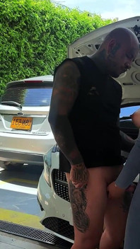 Colombian Woman Cheats on Her Husband with the Mechanic Just Before Leaving for the Gym