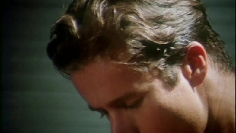 Inhonorof porn: Ursula Moore: kongkek dubur di kolam renang