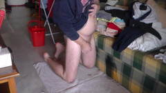 Sex hub male: John chčije na pohovce