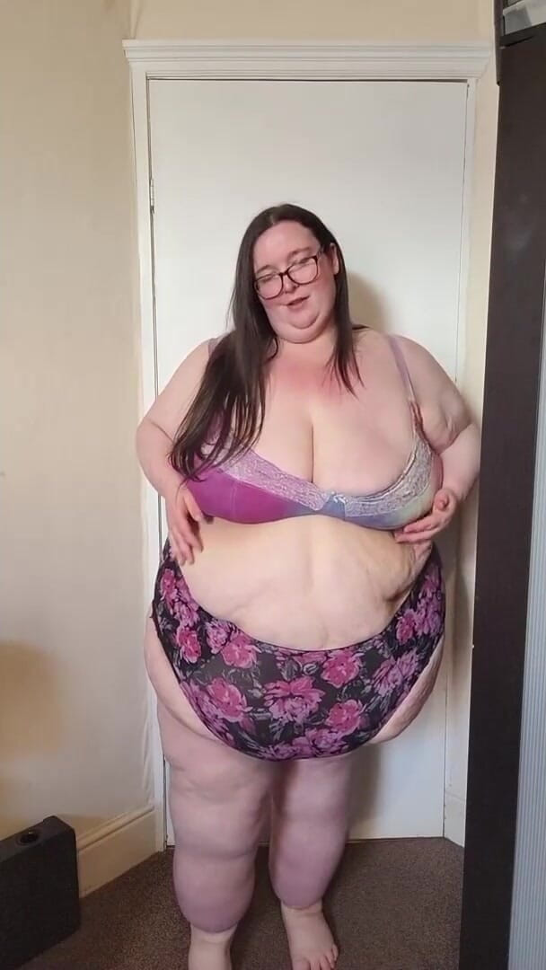 SSBBWLadyBrads: Naakte godin
