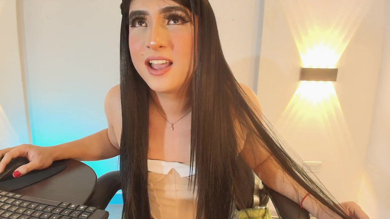 Aline Costa: Güzel Trans, Bebek Yüzlü