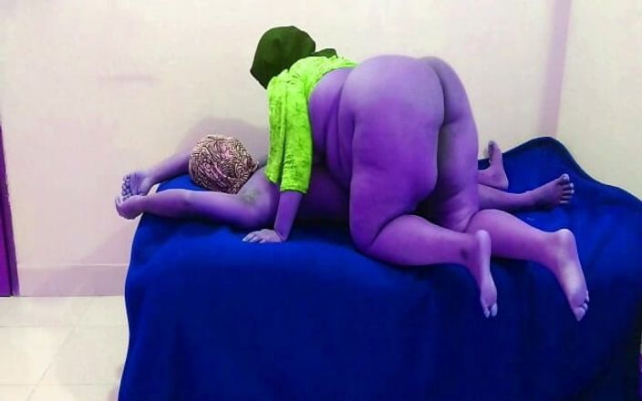 Aria Mia: सेक्सी milf(चोदने लायक मम्मी) आंटी बहुत कामुक थी फिर वह मुझे अपने बिस्तर पर चोदती है मेरा सिर और हाथ बंधे हुए हैं