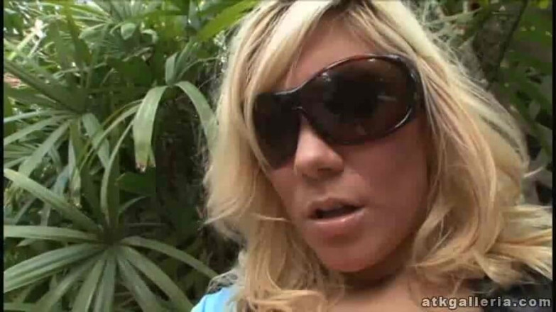 ATK Fans (Solo): Sara's pussy fun in the garden