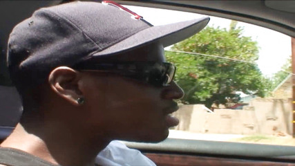 Lucky Cooch: Nadržená milfka si užívá mezirasové šukání