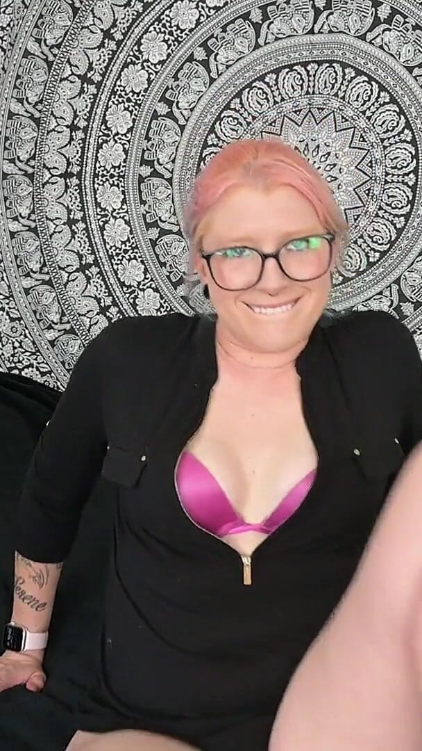 The Headphone Game (Miss Ellie Roleplay)