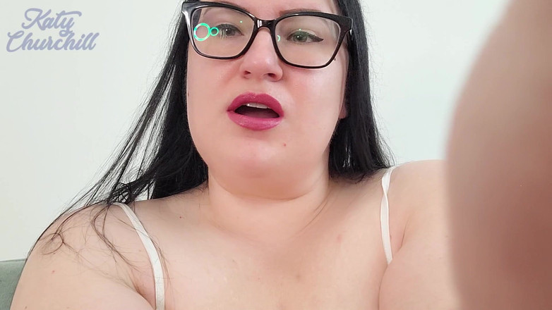 Katy Churchill: Awek montel yang marah menelan Tiny Peeper Whole