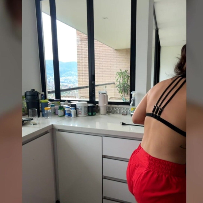 Ayumi Hall: Quand Je Suis Seule Dans Mon Appartement, J’aime Être Excitée Par...