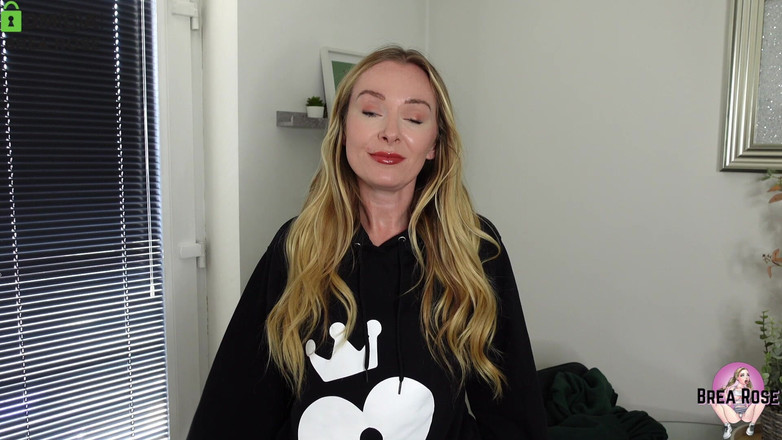 Brea Rose: Mv Crown en Merch unboxing 2022