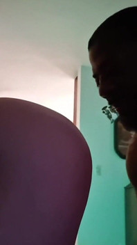 Tranny dostane její uctívání zadku a lízání od Bigstepdaddy8inchz