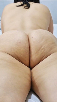 캣워크 거유와 엉덩이 조이기