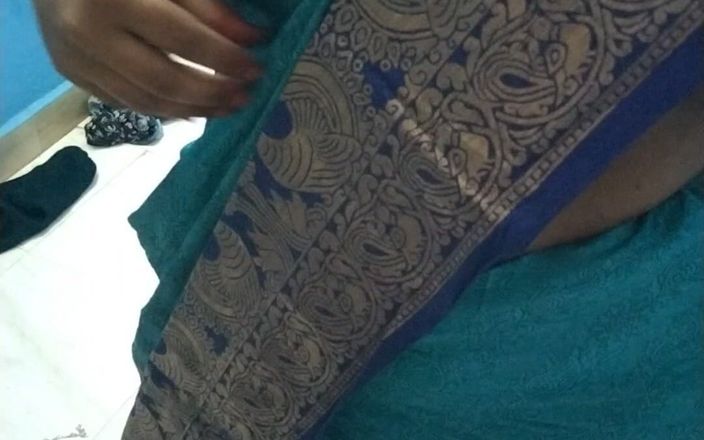 Tamil lesbian: Sexy sárí na sobě