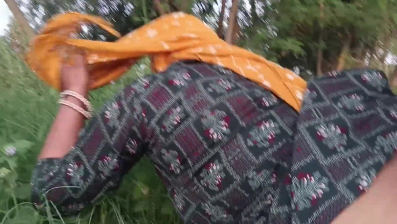 Kavita69: Indian Desi Outdoor Hard Sex with Village Young Girl in...