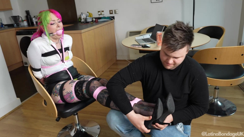 Latina Fetish: Miimis ultimative bondage-Ordeal: Sekretärin eng gefesselt, geknebelt und gnadenlos gequält! 