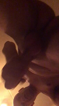 Pikkenslet: Krásný pohled na ass, malý tmavý film, ale světlo svítí...