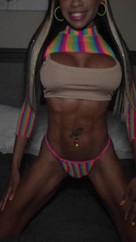 Postříkaná milfka dostává masivní creampie