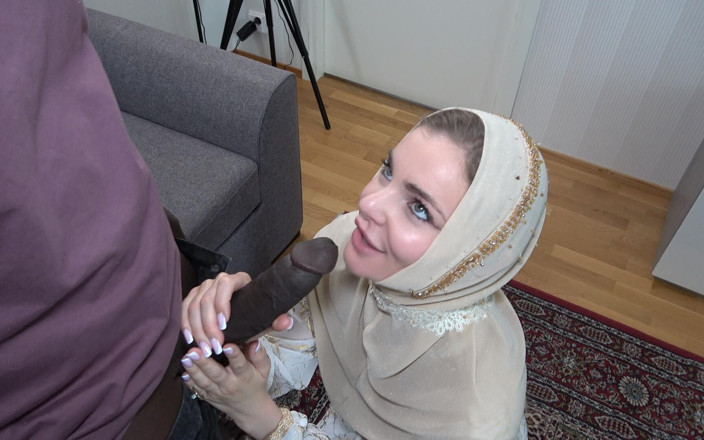 Amateur Homemade Porn: Istri Berhijab Selingkuh Dengan Teman BBC Suaminya