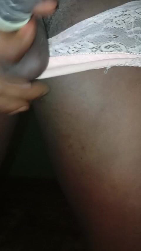 Africatrans: Lady Boy Fickt Großen Dildo.