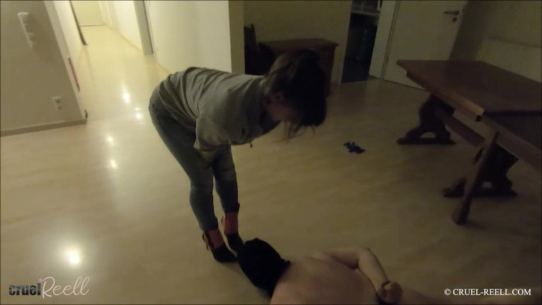 Cruel Reell: Reell - Unmoeglicher Schuhkuss