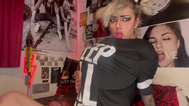 Glitterqueen1999: Proměň mě ve svou hloupou bimbo děvku