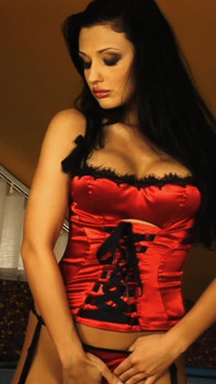 Aletta Ocean îți oferă un spectacol sexual privat cu pizda ei umedă