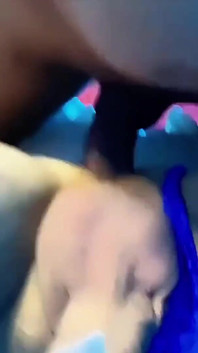 L'uomo sposato mi scopa come una cagna e io sborro per lui