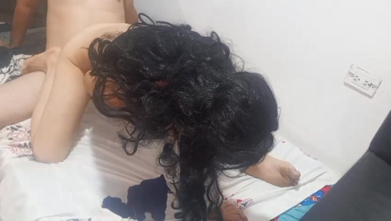 Mr_jhovin: Napalona MILF zostaje penetrowana przez zamężnego sąsiada