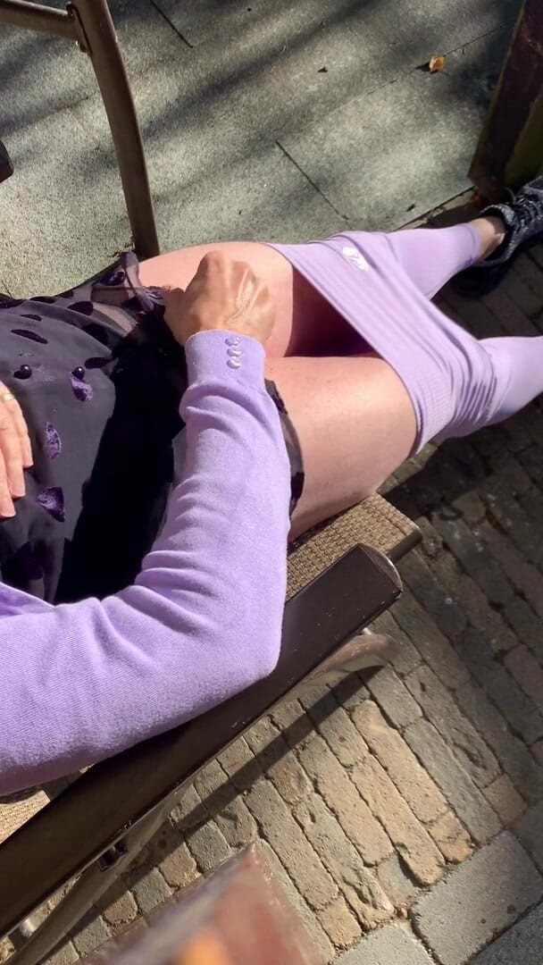 Louise: Purple leggings cum