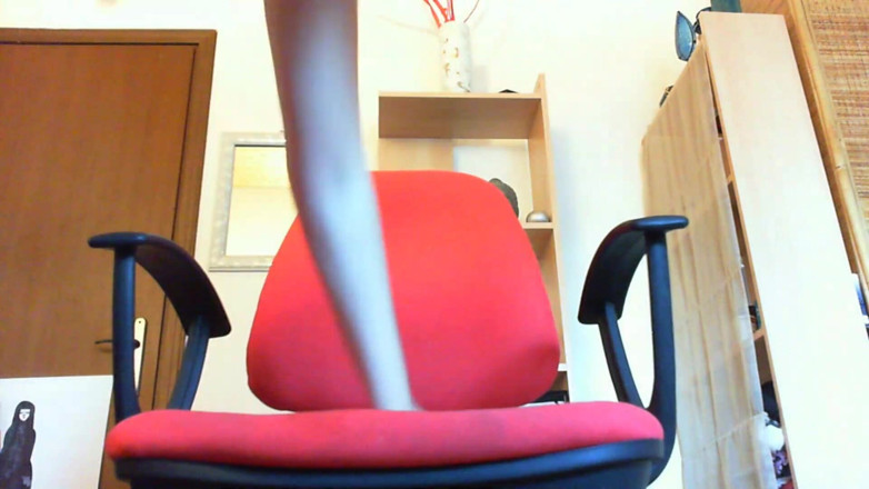 Nicoletta Embassi: Stříkací hra