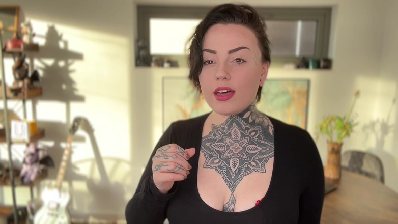 Miss Valentina: Au lit avec son coaching masturbatoire