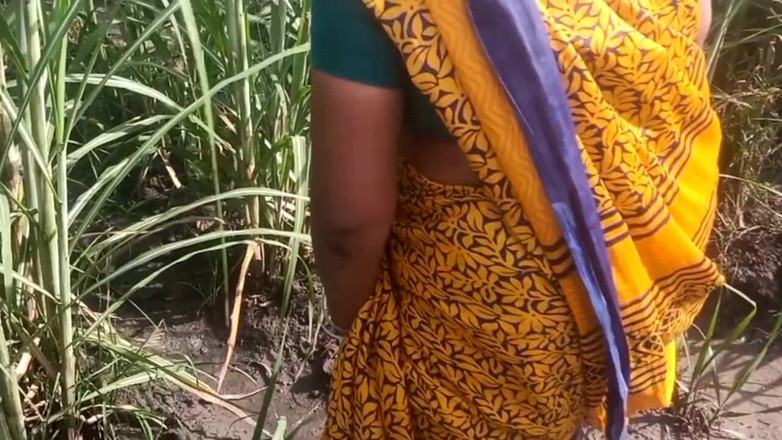 Priyanka314: Soția prietenului indian desi care ține și strânge sânii în plantația Guava