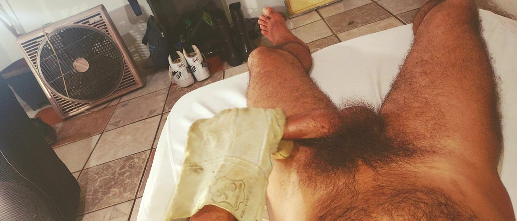 Stink HairyMale: Fetiș pentru mănuși