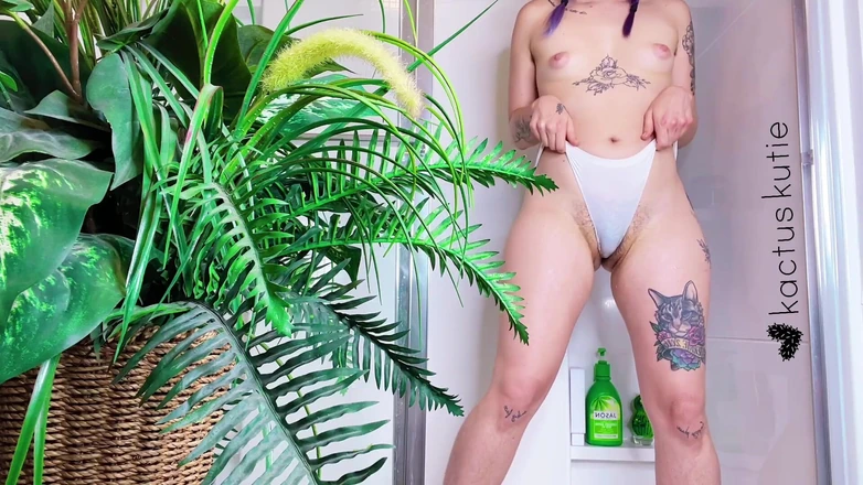 kactus kutie: White Lace Panty Pee