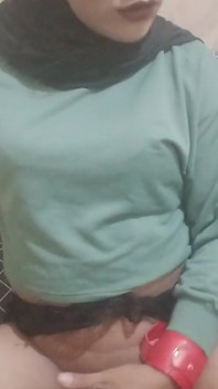 Asian Hijab Shemale Jerking off Her Dick