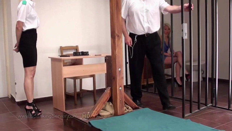 Spanking Server: Tyron leg whip
