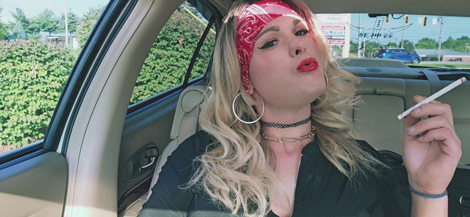 Darkfetish2k: Kylie schätzchen rauchendes fetisch-autospiel
