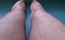 FTM Kinky cuntboy: Harige masc-benen, mannelijke voeten &amp;amp; ftm poesje