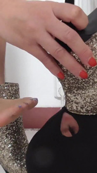 Foot Smelling While Make up