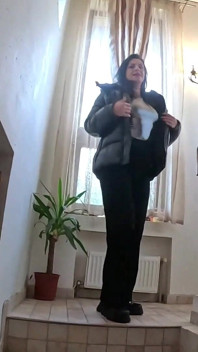Milfycalla - Shiny Downjacket, Seluar jeans & Leotard Stairway Seks belum dipotong pancutan mani pada pakaian - episod 314