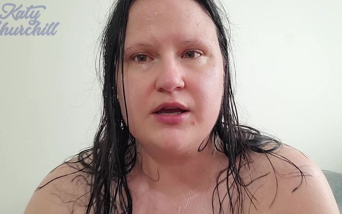 Katy Churchill: 元カノと格闘した後、汗だく