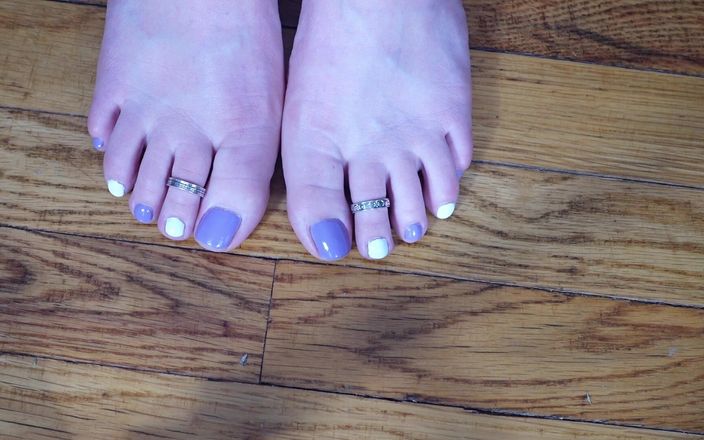 Deanna deadly: Toe Wiggling and Toe Rings JOI with Purple and White...