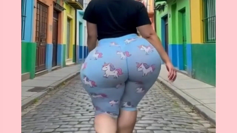 Xprohibidox1: Pyjama kont wandelen in de buurt