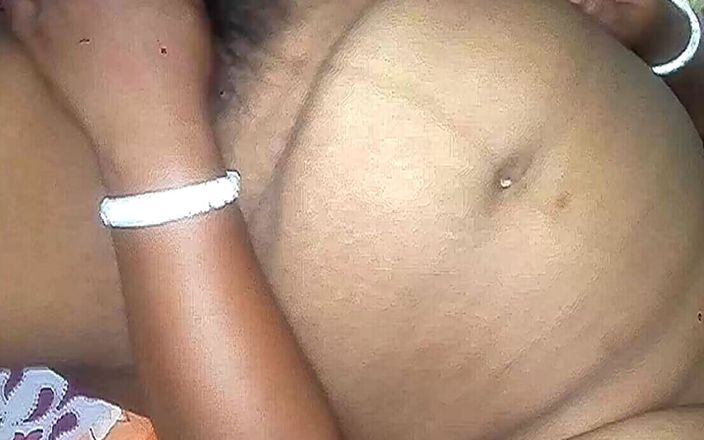 Indian aunty sex: Tetička Gita má sex na posteli 2025 nové video