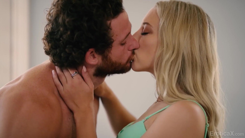 Erotica X: EroticaX - Flaxen haired beauty makes love to her neighbour