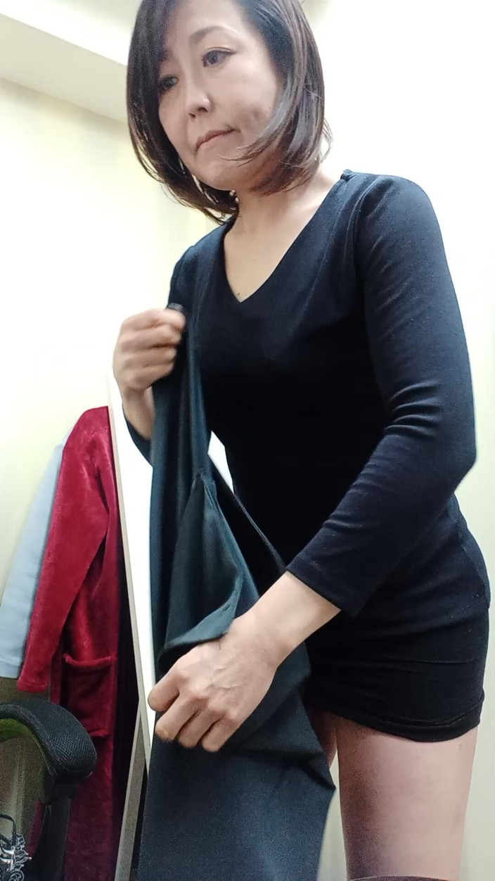 Mayumi Kanzaki: Зріла жінка переодягається