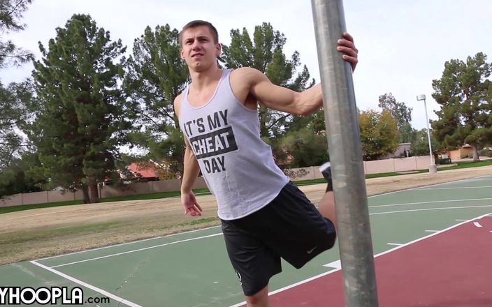 Gay Hoopla: Nou student, netăiat, Max Markoff, în formă